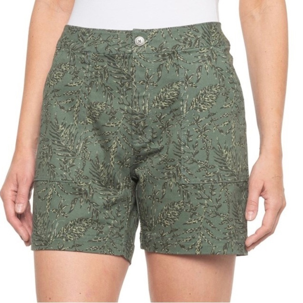 Aspen woven twill shorts new with tag in a size 6 outdoor casual printed